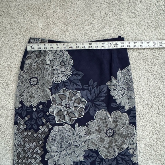 Talbots Blue Floral Silk Blend Knee Length Skirt Size 6 - Picture 5 of 6